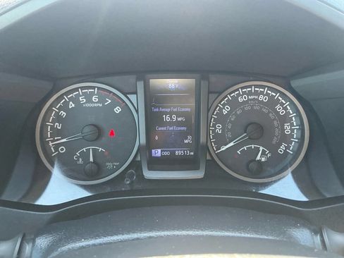 Used 2019 Toyota Tacoma TRD Off-Road AWD/4WD image 19