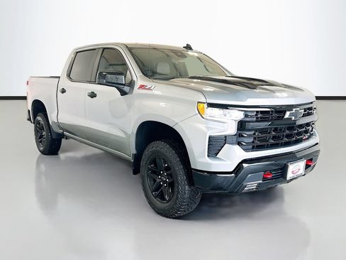 Used 2025 Chevrolet Silverado 1500 LT Trail Boss w/ Convenience Package II AWD/4WD image 3