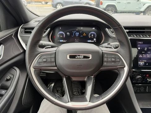 Used 2022 Jeep Grand Cherokee Altitude AWD/4WD image 14