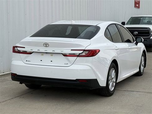 Used 2025 Toyota Camry LE image 4
