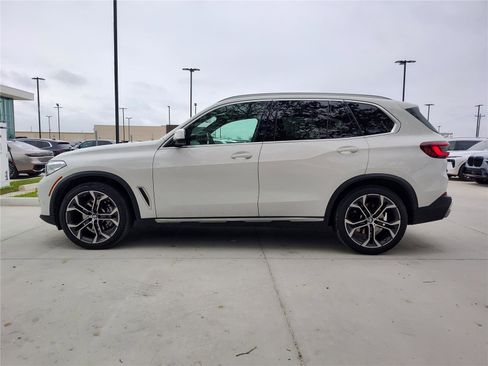 Certified 2022 BMW X5 sDrive40i w/ Premium Package image 3