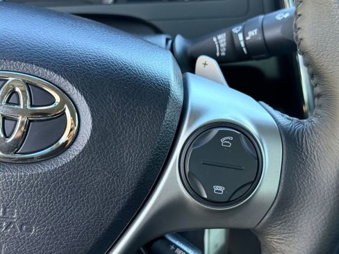 Used 2012 Toyota Camry L image 27