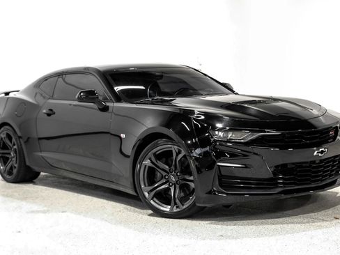 Used 2019 Chevrolet Camaro SS RWD image 4