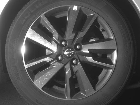 Used 2025 Nissan Versa SV w/ Trunk Package FWD image 16