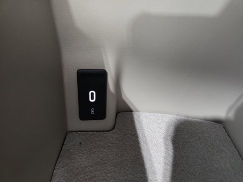 Certified 2025 Volkswagen Atlas SE w/ Panoramic Sunroof Package image 25