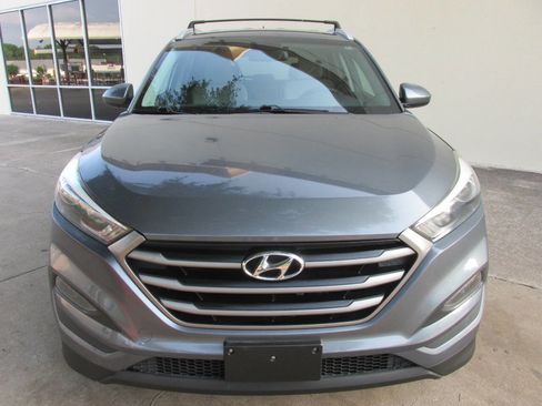 Used 2016 Hyundai Tucson SE w/ Option Group 02 FWD image 2