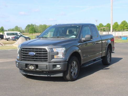 Used 2017 Ford F150 XLT w/ Equipment Group 302A Luxury image 4