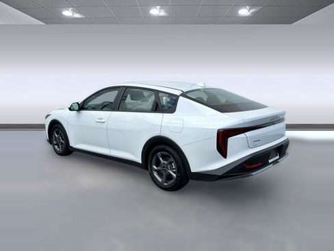 Used 2025 Kia K4 FWD image 3