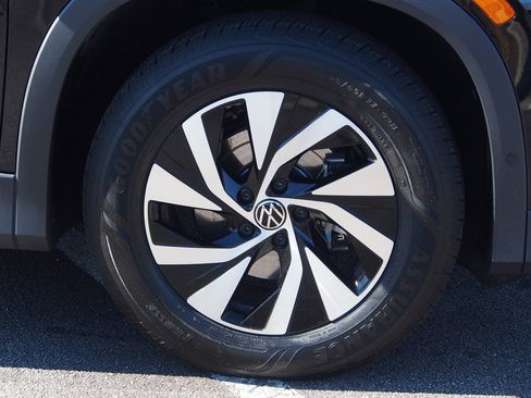 Used 2026 Volkswagen Tiguan S image 9