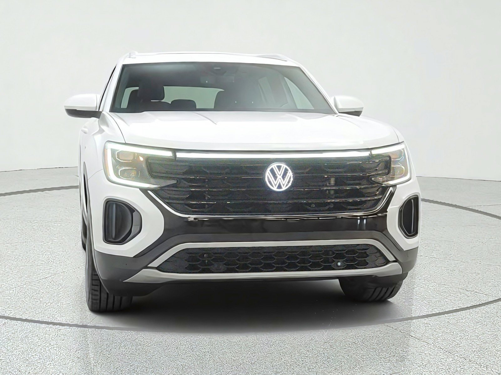 Used 2024 Volkswagen Atlas Cross Sport SE w/ Black Wheel Package FWD image 2