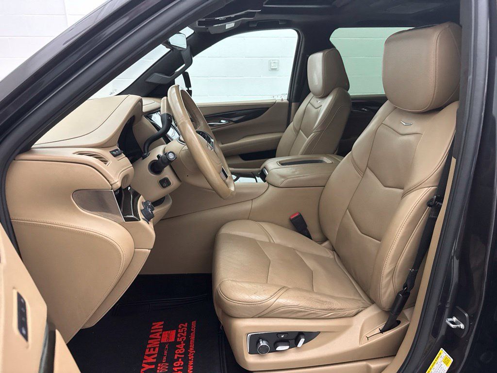 Used 2018 Cadillac Escalade ESV Platinum AWD/4WD image 22