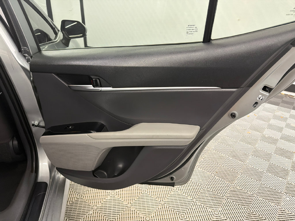 Used 2019 Toyota Camry LE FWD image 17