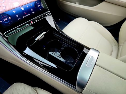 Used 2025 Mercedes-Benz C 300 Sedan image 12