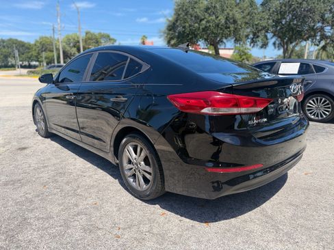 Used 2017 Hyundai Elantra SE FWD image 3