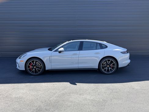 Used 2019 Porsche Panamera Turbo image 2