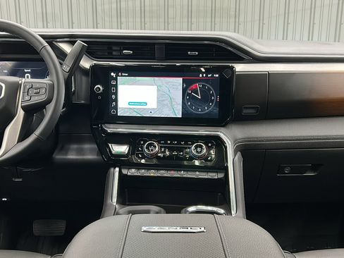 Used 2025 GMC Sierra 3500 Denali image 24