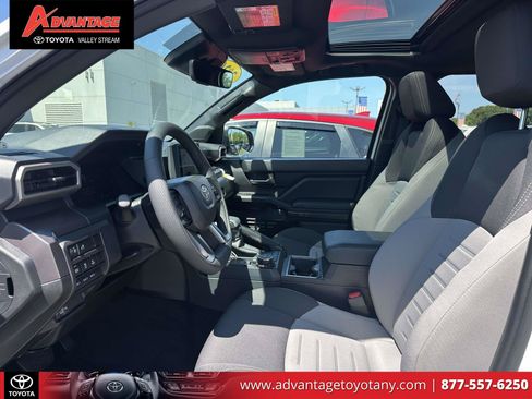 Used 2026 Toyota Tacoma TRD Off-Road w/ TRD Off Road Upgrade Package AWD/4WD image 16