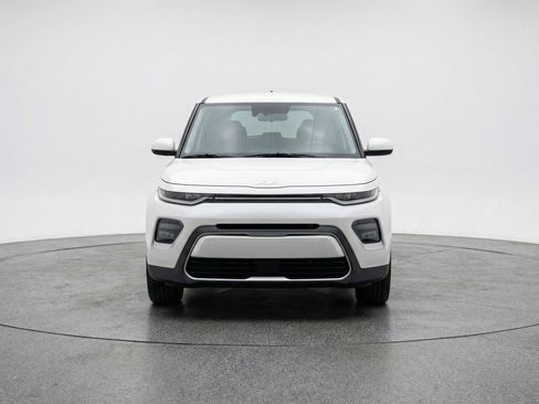 Used 2025 Kia Soul LX w/ LX Technology Package FWD image 2