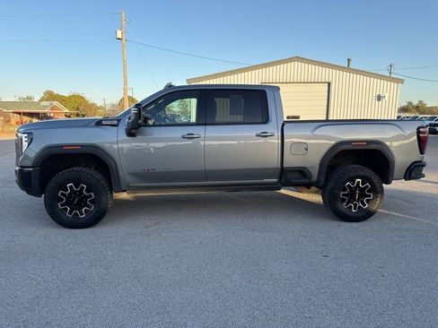 Used 2024 GMC Sierra 2500 AT4X image 4