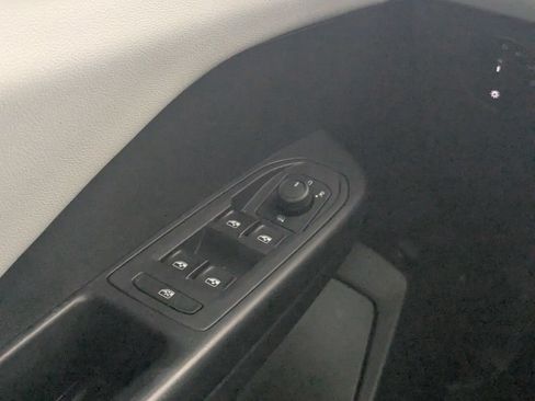 Used 2022 Volkswagen Taos SE FWD image 15