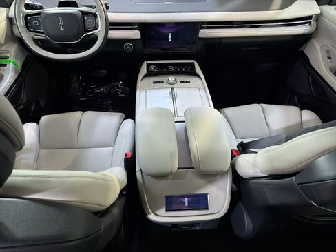 New 2026 Lincoln Navigator Premiere AWD/4WD image 22