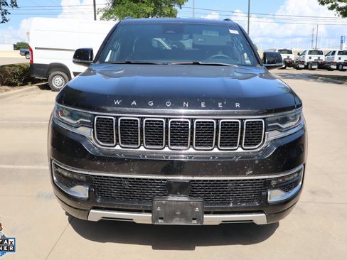 Used 2024 Jeep Wagoneer Series II w/ Flexible Seating Group AWD/4WD image 9