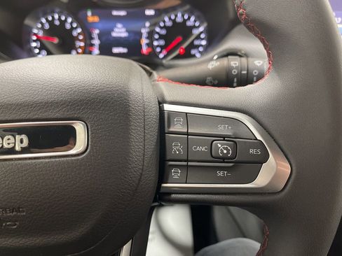 Used 2025 Jeep Compass Trailhawk AWD/4WD image 21
