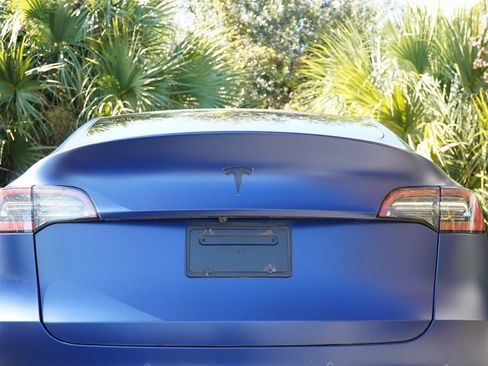 Used 2021 Tesla Model Y Long Range image 11