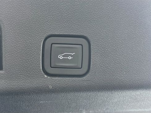 Used 2025 Chevrolet Traverse LT FWD image 31
