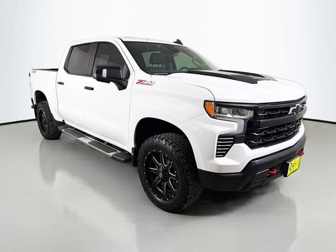 Used 2022 Chevrolet Silverado 1500 LT Trail Boss w/ LT Trail Boss Premium Package AWD/4WD image 4