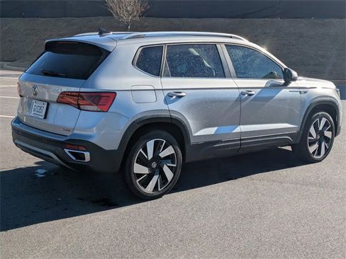 Certified 2024 Volkswagen Taos SEL image 4