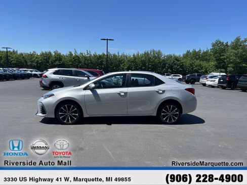 Used 2018 Toyota Corolla SE w/ SE Premium Package FWD image 6