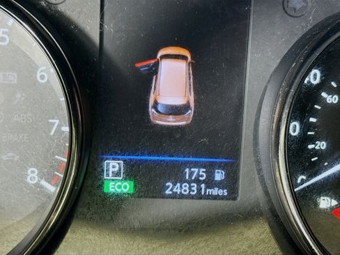 Used 2020 Nissan Rogue SV FWD image 16