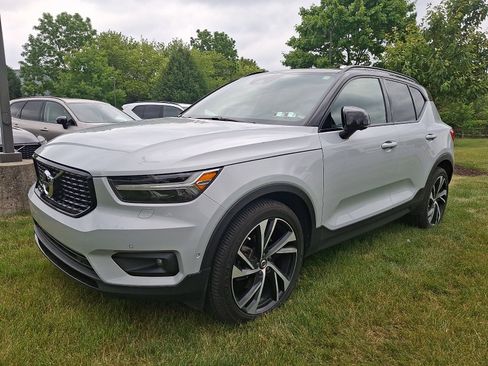 Used 2020 Volvo XC40 T5 R-Design w/ Protection Package AWD/4WD image 3