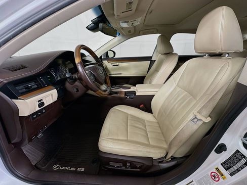 Used 2017 Lexus ES 300h w/ Luxury Package FWD image 13