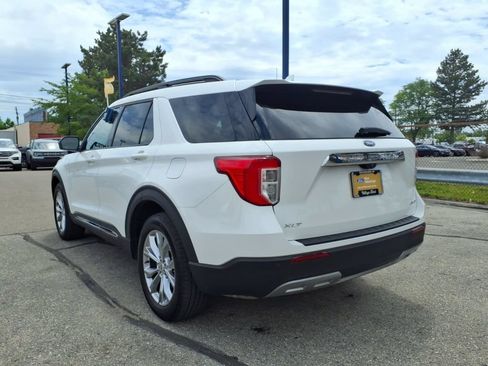 Used 2024 Ford Explorer XLT w/ Equipment Group 202A AWD/4WD image 9