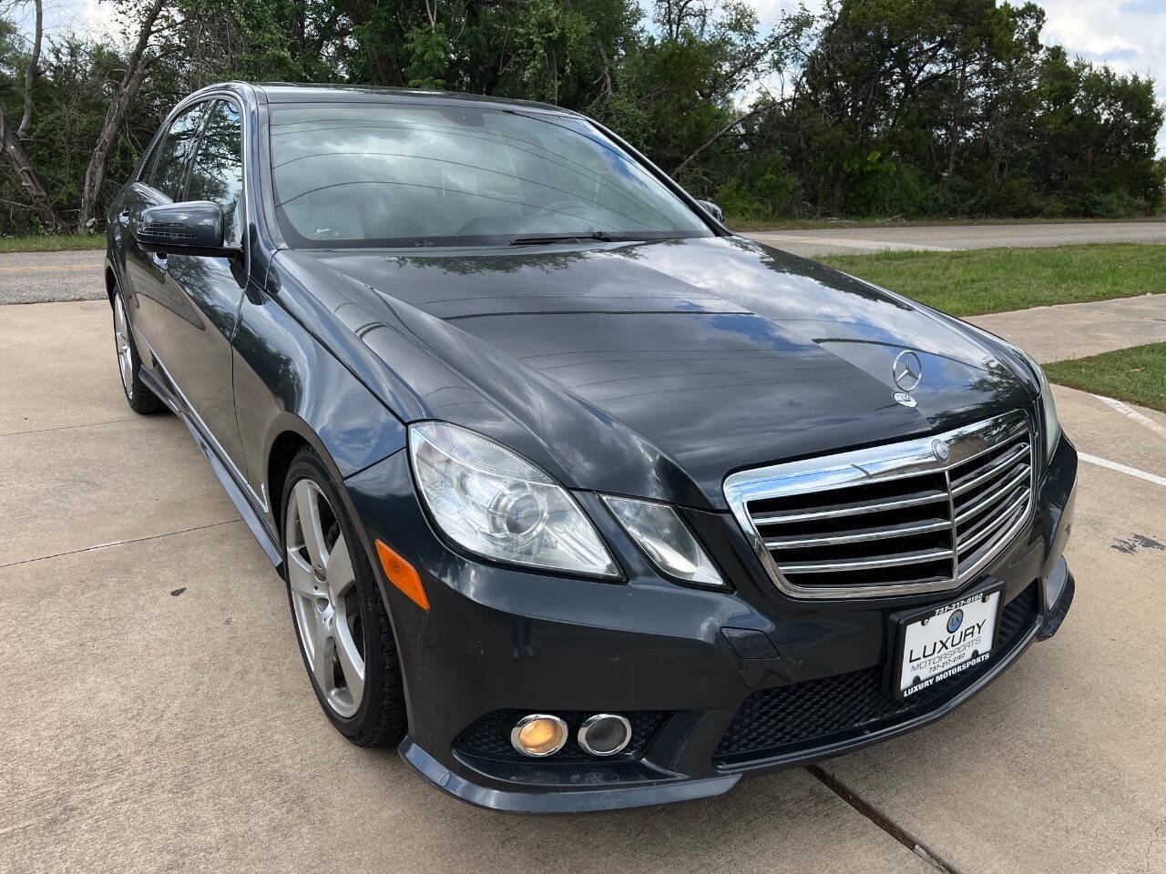 Used 2010 Mercedes-Benz E 350 Sedan image 3