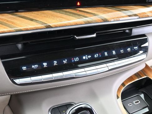 Used 2021 Cadillac Escalade Sport Platinum w/ LPO, ONYX Package image 34