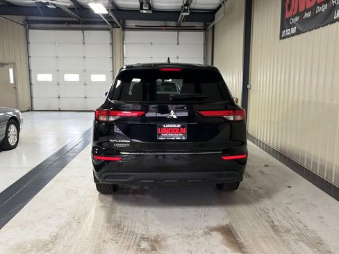 Used 2022 Mitsubishi Outlander ES image 4