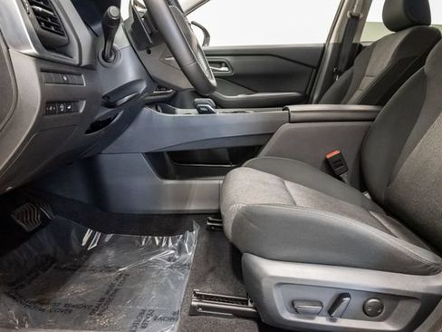 Used 2025 Nissan Rogue SV FWD image 11