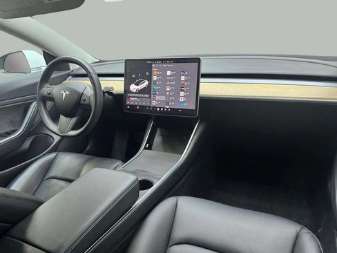 Used 2019 Tesla Model 3 Standard Range image 7