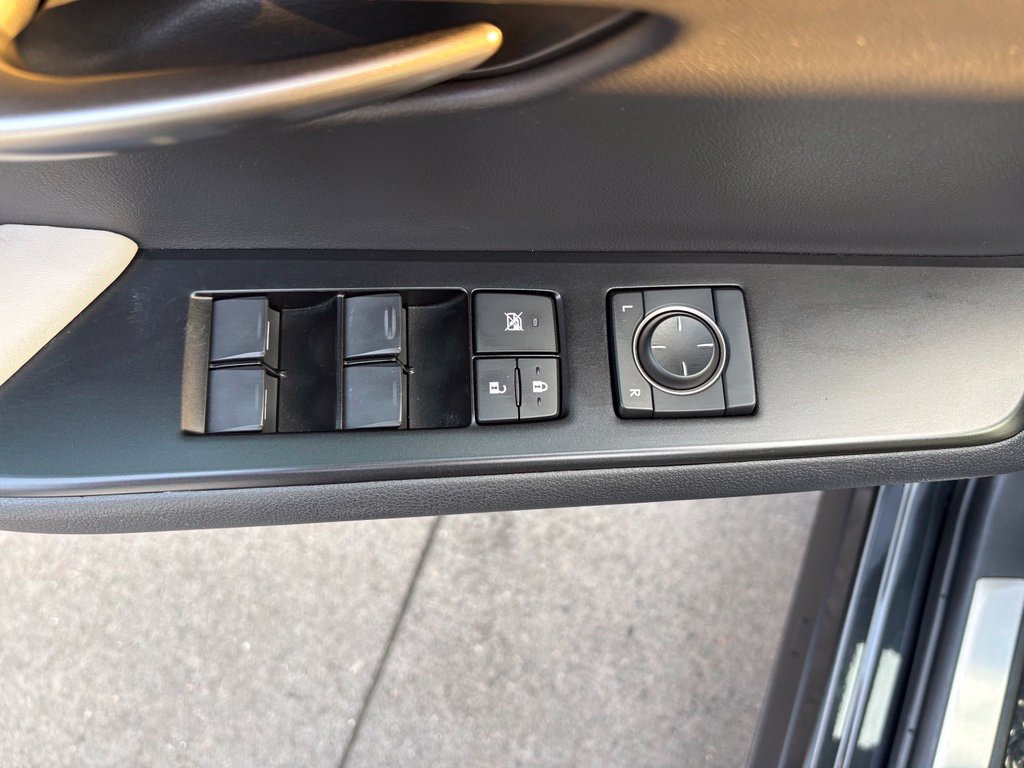 Used 2019 Lexus UX 200 w/ Accessory Package FWD image 14