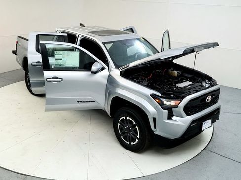 Used 2025 Toyota Tacoma TRD Sport w/ TRD Sport Premium Package AWD/4WD image 20