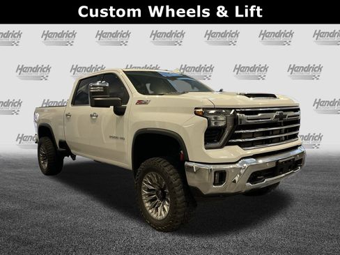 Used 2024 Chevrolet Silverado 2500 LTZ w/ LTZ Convenience Package image 2