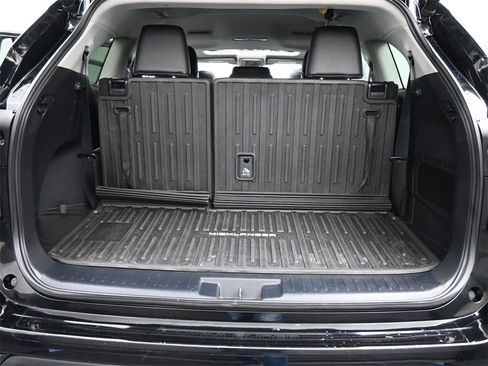 Used 2023 Toyota Highlander XLE image 19