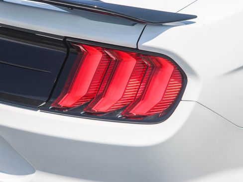 Used 2022 Ford Mustang Shelby GT500 w/ Technology Package RWD image 10
