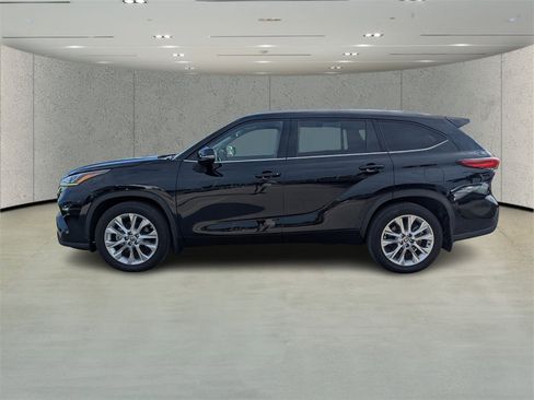 Used 2022 Toyota Highlander Limited image 6
