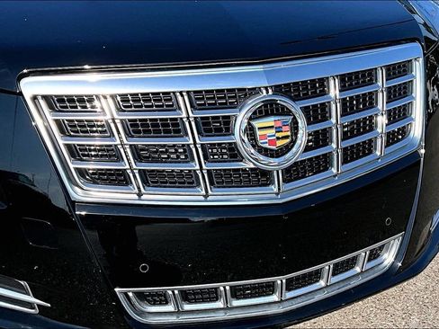 Used 2013 Cadillac XTS Luxury w/ Driver Awareness Package FWD image 34