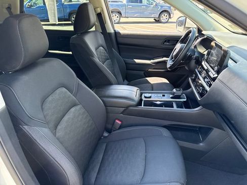 Used 2024 Nissan Pathfinder SV AWD/4WD image 9
