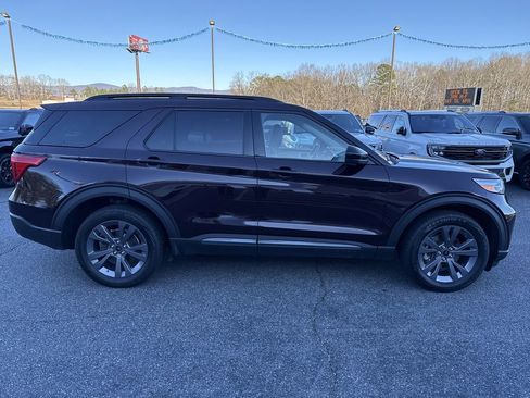 Used 2023 Ford Explorer XLT w/ Equipment Group 202A image 8